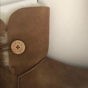 Women’s Ugg Bailey Button II New